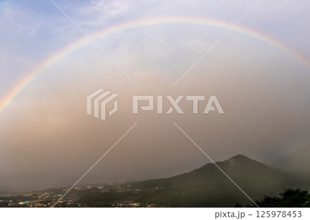 屋久島洋上アルプス 夕日に映える虹(7月) 屋久島洋上アルプス 夕日に映える虹(7月) 125978453