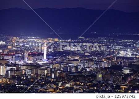 【夜景100選】京都府、将軍塚より眺める京都市街の夜景 125978742