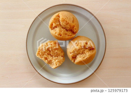 真上から見たきなこ蒸しパン 真上から見たきなこ蒸しパン 125979173