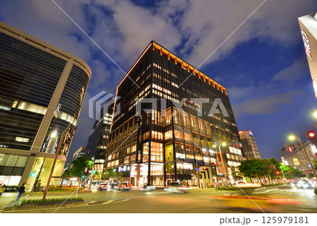 ワンビル夜景　天神交差点　天神ビッグバン　福岡市中央区天神 125979181