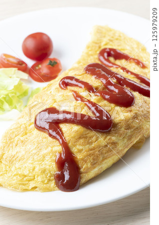 おいしいトマトソースのオムライス おいしいトマトソースのオムライス 125979209