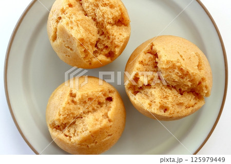 真上から見たきなこ蒸しパン 真上から見たきなこ蒸しパン 125979449