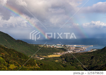 屋久島洋上アルプス  　きれいな虹(12月) 125979630