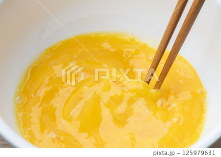新鮮で美味しいたまごで作る溶き玉子 125979631