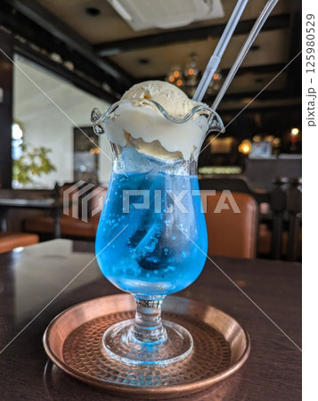 喫茶店のクリームソーダ 125980529