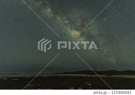 屋久島隆起サンゴ礁　天の川銀河(7月) 125980891