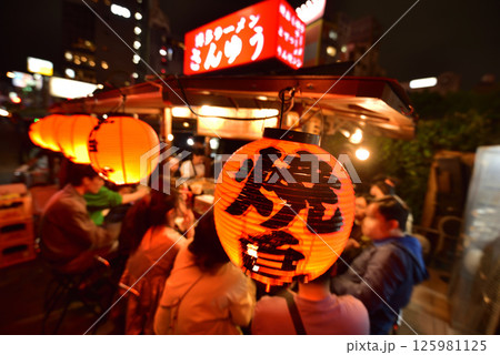 中洲屋台村　赤提灯　博多イメージ風景　福岡の夜の人気スポット　福岡市博多区中洲 125981125