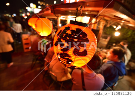 中洲屋台村　赤提灯　博多イメージ風景　福岡の夜の人気スポット　福岡市博多区中洲 125981126