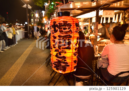 中洲屋台村 赤提灯 博多イメージ風景 福岡の夜の人気スポット 福岡市博多区中洲 中洲屋台村 赤提灯 博多イメージ風景 福岡の夜の人気スポット 福岡市博多区中洲 125981129