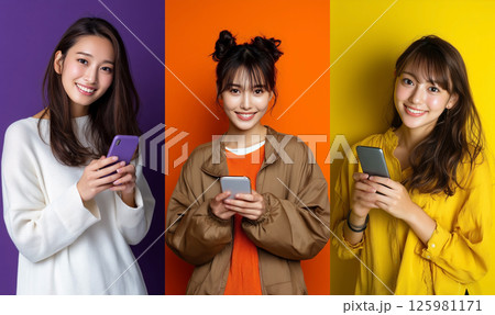 スマートフォンを使う女性　複数　画像生成AI 125981171