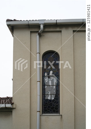 教会の高窓 125981421