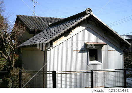 古い土蔵 古い土蔵 125981451