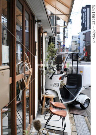 ワイルドなドア 125981479