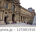ルーヴル美術館 125981916