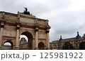 ルーヴル美術館 125981922