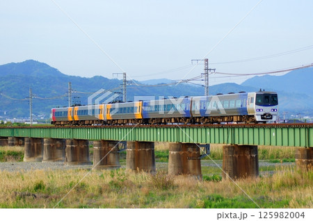 松山運転所から松山に回送される8000系・L編成 125982004