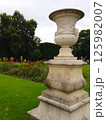 ルーヴル美術館付近の公園 125982007