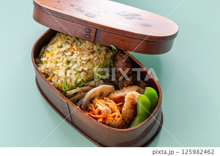 手作りのお弁当　わっぱ飯 125982462