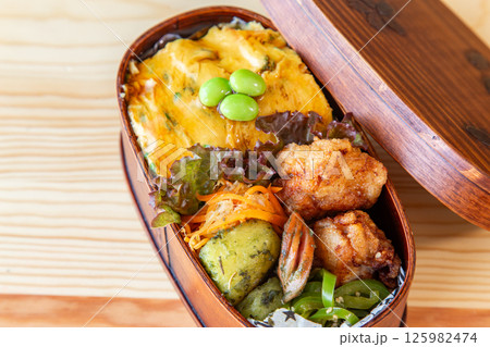 手作りのお弁当　わっぱ飯 125982474