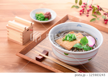 温かい きつねそば 温かい きつねそば 125983243