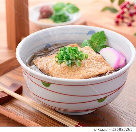 温かい きつねそば 温かい きつねそば 125983263