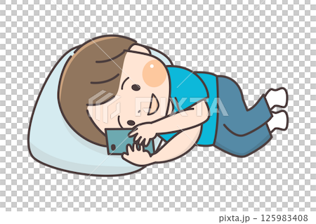 横になって笑顔でスマホを見る男の子 125983408