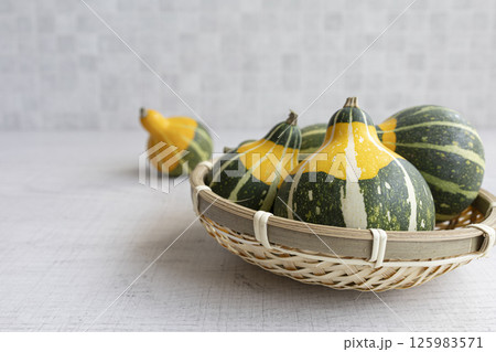 飾りかぼちゃ（ひょうたん） 125983571