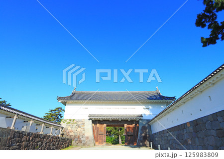 神奈川県小田原市、小田原城銅門の風景 神奈川県小田原市、小田原城銅門の風景 125983809