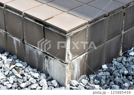 玄関タイルのエフロレッセンス（白華現象） 125985439