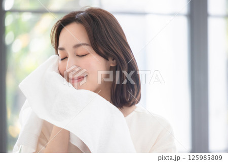 女性のポートレート 125985809