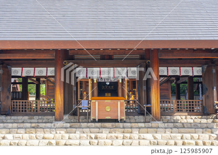 廣田神社 新緑に包まれた拝殿(兵庫県西宮市) 廣田神社 新緑に包まれた拝殿(兵庫県西宮市) 125985907