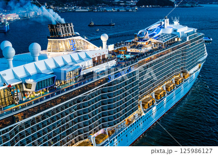 長崎港客船出港(Spectrum of the Seas)女神大橋からの夕景【長崎市】 長崎港客船出港(Spectrum of the Seas)女神大橋からの夕景【長崎市】 125986127