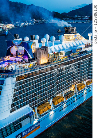 長崎港客船出港(Spectrum of the Seas)女神大橋からの夕景【長崎市】 長崎港客船出港(Spectrum of the Seas)女神大橋からの夕景【長崎市】 125986130