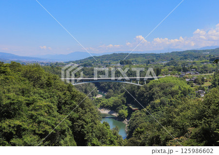 天龍峡大橋と天竜川(長野県飯田市) 天龍峡大橋と天竜川(長野県飯田市) 125986602