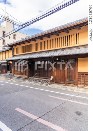 重要文化財杉本家住宅　京町家（出格子、平格子、犬矢来、虫籠窓）京の文化と伝統　京都市下京区矢田町 125986766