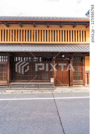 重要文化財杉本家住宅　京町家（出格子、平格子、犬矢来、虫籠窓）京の文化と伝統　京都市下京区矢田町 125986768