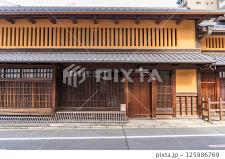 重要文化財杉本家住宅　京町家（出格子、平格子、犬矢来、虫籠窓）京の文化と伝統　京都市下京区矢田町 125986769