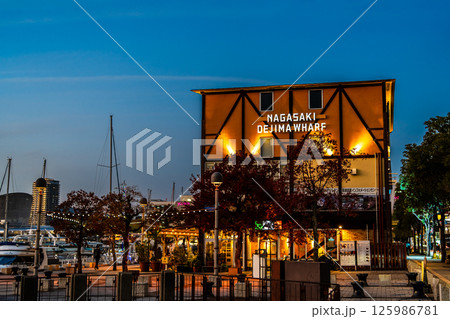 出島ワーフの夕景【長崎市】 出島ワーフの夕景【長崎市】 125986781