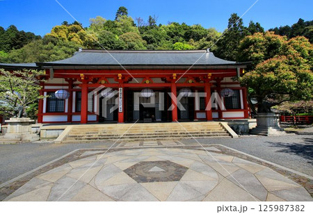 宇宙エネルギーが降注ぎ京の都の鬼門を護る… 鞍馬寺『本殿金堂・金剛床』 宇宙エネルギーが降注ぎ京の都の鬼門を護る… 鞍馬寺『本殿金堂・金剛床』 125987382