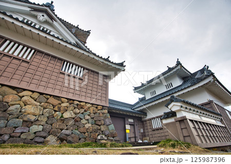 さくら満開の大野城 125987396