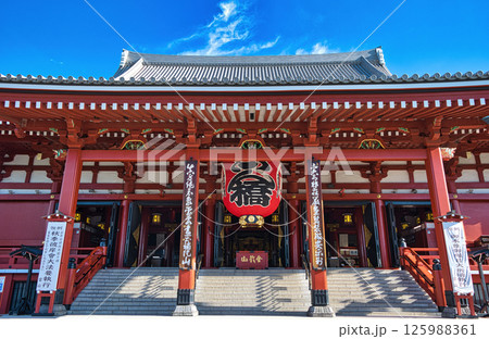 東京都・浅草 浅草寺(せんそうじ) 本堂(観音堂) 東京都・浅草 浅草寺(せんそうじ) 本堂(観音堂) 125988361