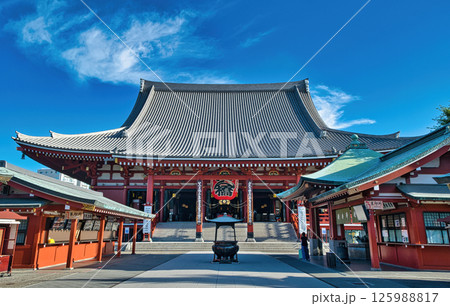 東京都・浅草　浅草寺（せんそうじ）　本堂（観音堂） 125988817