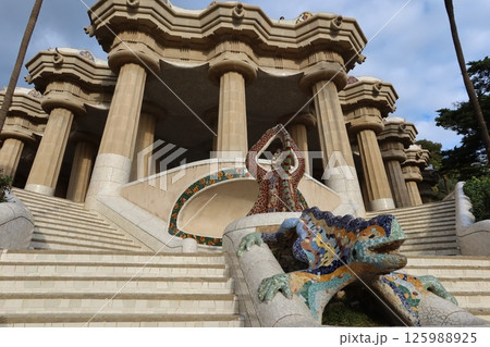 世界遺産 バルセロナ グエル公園  125988925