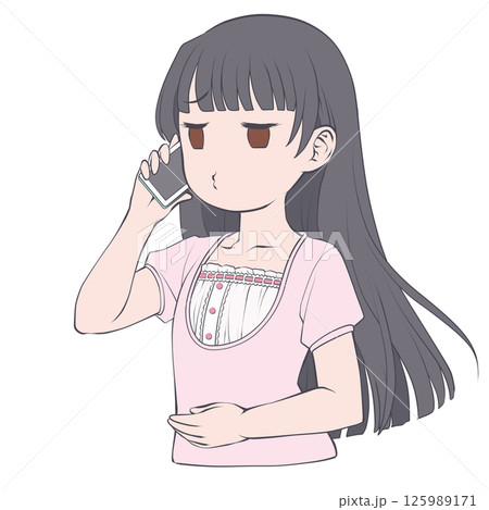スマホで電話をかける黒髪の若い女性・むくれる スマホで電話をかける黒髪の若い女性・むくれる 125989171