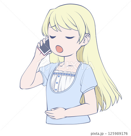 スマホで電話をかける金髪の若い女性・呆れる 125989176