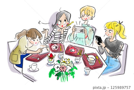 スマホ撮影している女子と呆れている女子のイラスト 125989757
