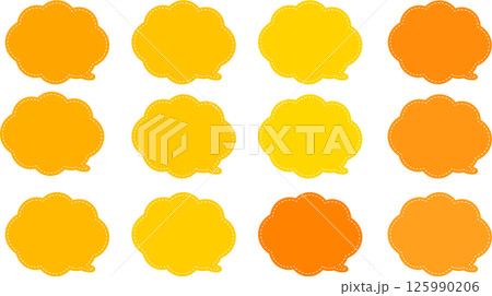 オレンジ色の雲の形の吹き出しセット。白い破線が内側にある。尻尾が右下についている オレンジ色の雲の形の吹き出しセット。白い破線が内側にある。尻尾が右下についている 125990206