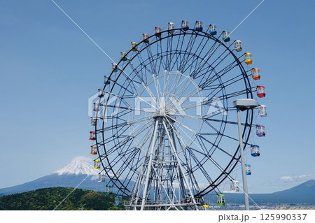 富士山と大観覧車 富士山と大観覧車 125990337