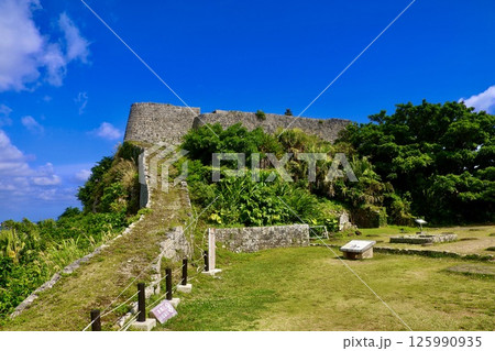 勝連城跡・舎殿跡（沖縄県・うるま市） 125990935