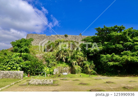 勝連城跡・舎殿跡(沖縄県・うるま市) 勝連城跡・舎殿跡(沖縄県・うるま市) 125990936